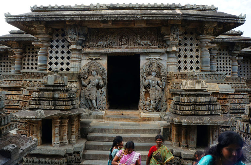 halebidu hoysaleswara temple sculpted doorway