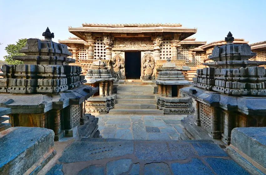 halebidu hoysaleswara temple soapstone architecture