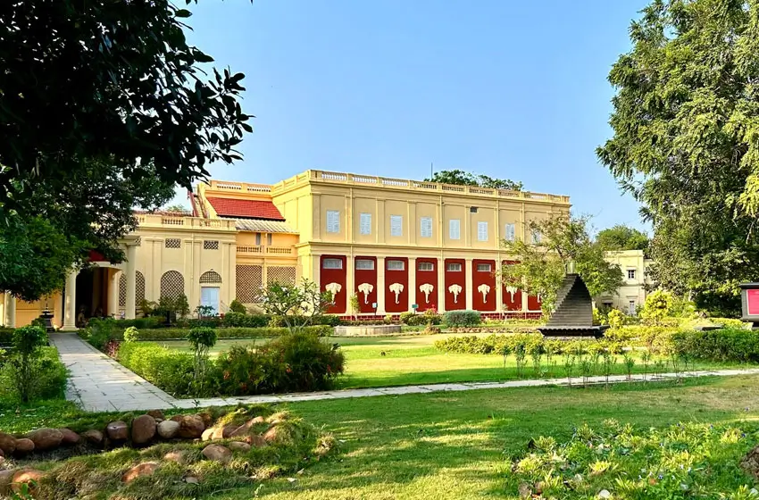 Historic yellow theosophical society adyar chennai