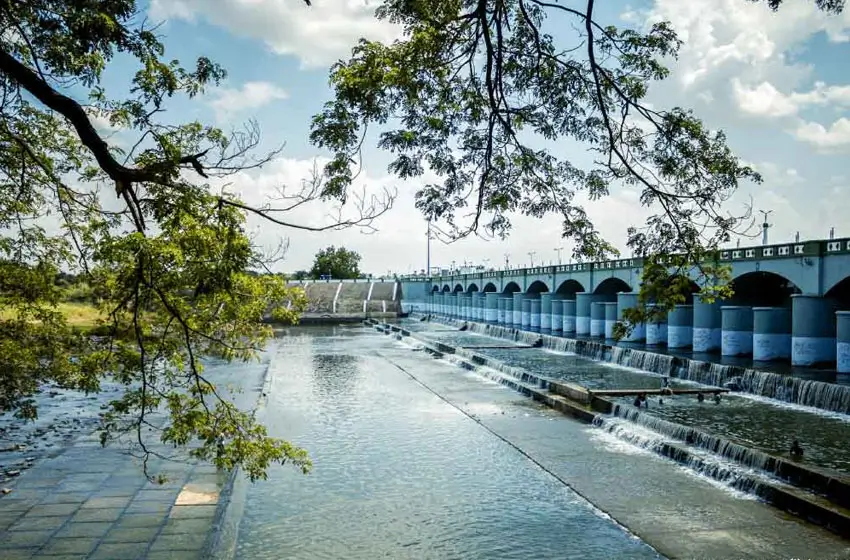 kallanai dam ancient architecture and water flow