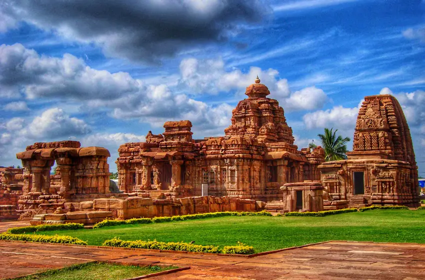 pattadakal virupaksha temple sandstone architecture