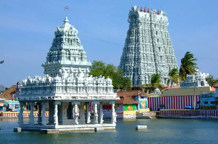 sivaganga teppakulam madurai temple tank and gopuram