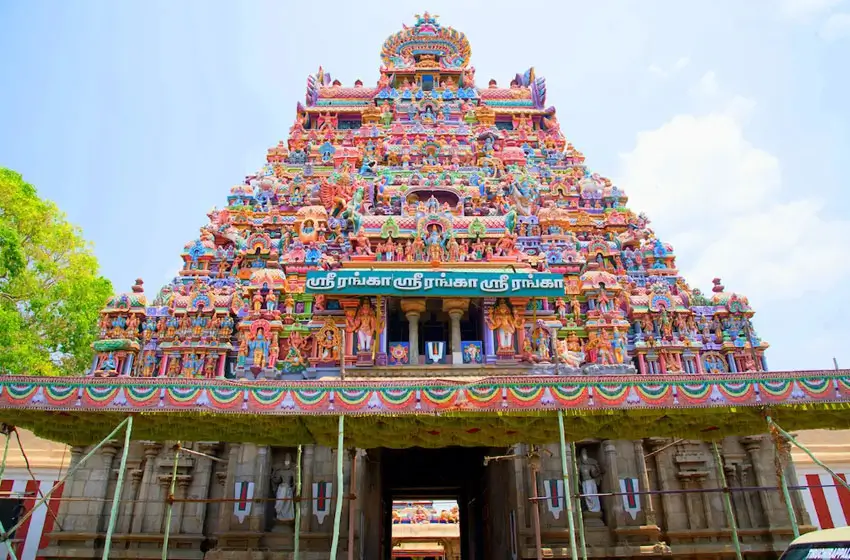 srirangam temple gopuram entrance and statues