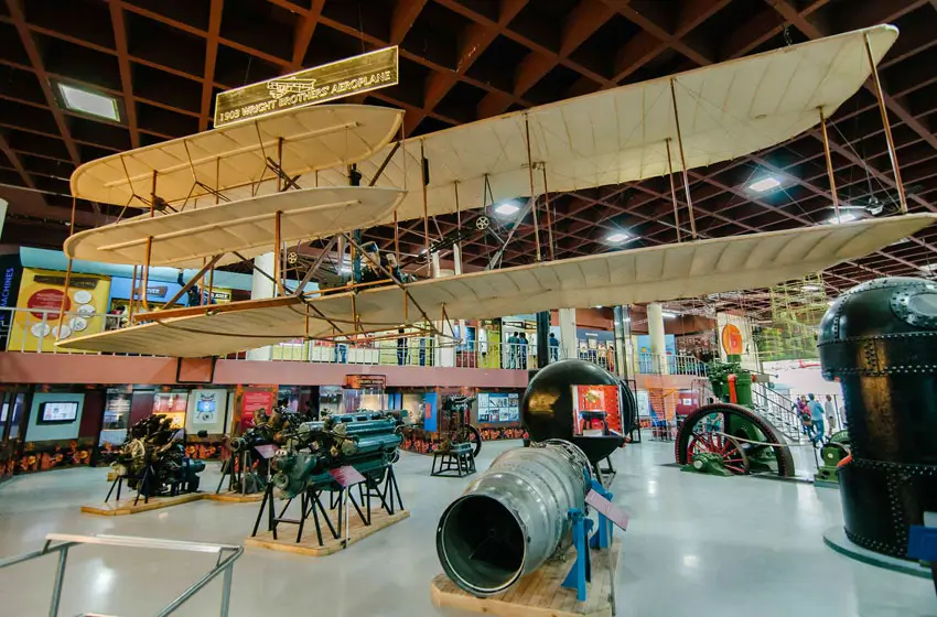 visvesvaraya museum airplane model and exhibits